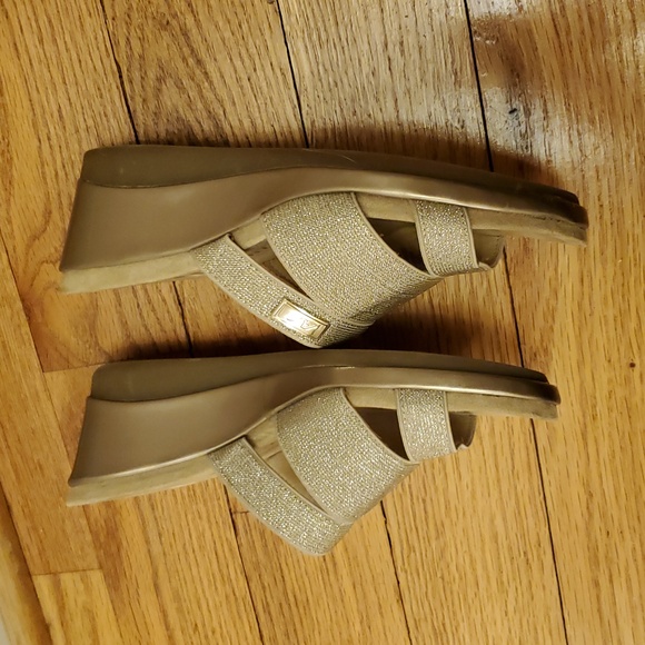 Anne Klein Women's Gold Sparkle Wedge Sandals - Picture 13 of 13